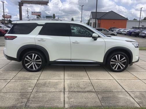 Pearl White Tricoat 2023 Nissan Pathfinder Platinum 4WD