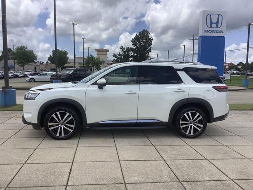 Pearl White Tricoat 2023 Nissan Pathfinder Platinum 4WD