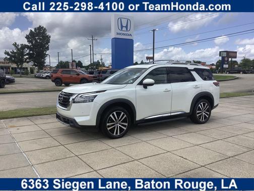 Pearl White Tricoat 2023 Nissan Pathfinder Platinum 4WD