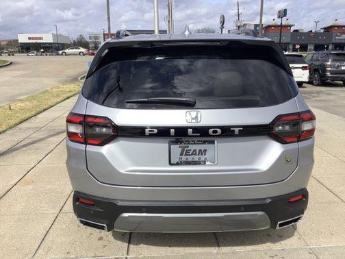 Solar Silver Metallic 2026 Honda Pilot EX-L