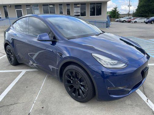 2022 Tesla Model Y Long Range Dual Motor All-Wheel Drive