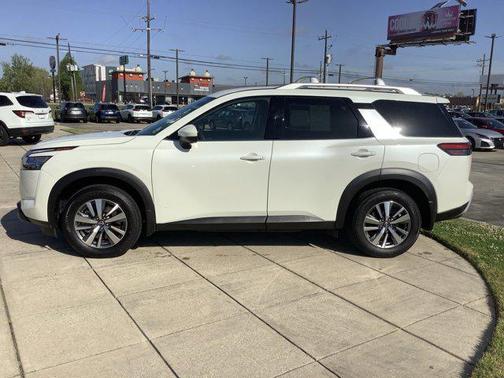 2024 Nissan Pathfinder SL FWD