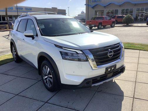 2024 Nissan Pathfinder SL FWD