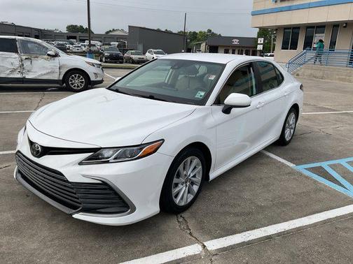 White 2022 Toyota Camry LE