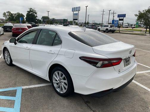 White 2022 Toyota Camry LE