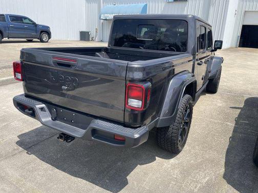 Granite Crystal Metallic Clearcoat 2024 Jeep Gladiator Nighthawk