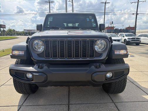 Granite Crystal Metallic Clearcoat 2024 Jeep Gladiator Nighthawk