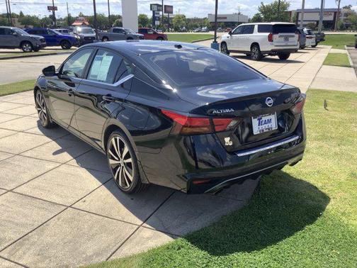 2022 Nissan Altima SR FWD
