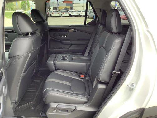 2025 Honda Pilot Touring 8-Passenger