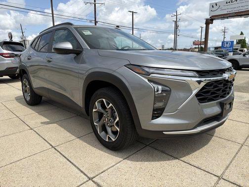 Sterling Gray Metallic 2025 Chevrolet Trax LT