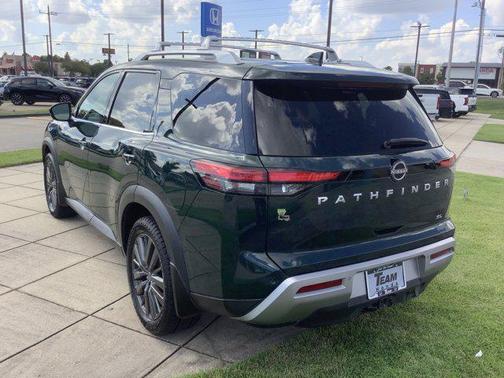 2022 Nissan Pathfinder SL 2WD