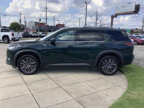 2022 Nissan Pathfinder SL 2WD