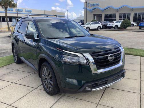 2022 Nissan Pathfinder SL 2WD