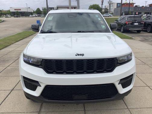 Bright White Clearcoat 2025 Jeep Grand Cherokee Altitude