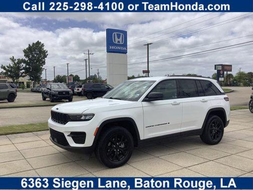 Bright White Clearcoat 2025 Jeep Grand Cherokee Altitude
