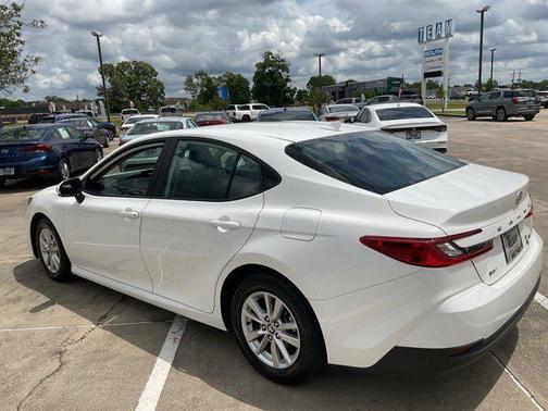Ice Cap 2025 Toyota Camry LE