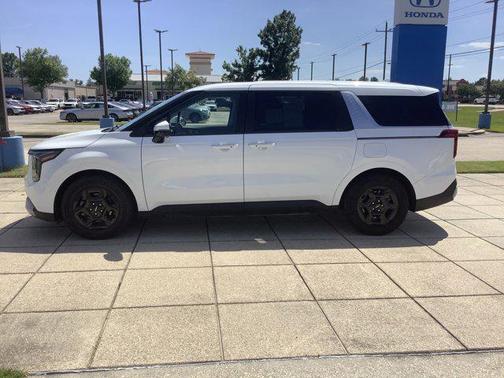 Snow White Pearl 2025 Kia Carnival LXS