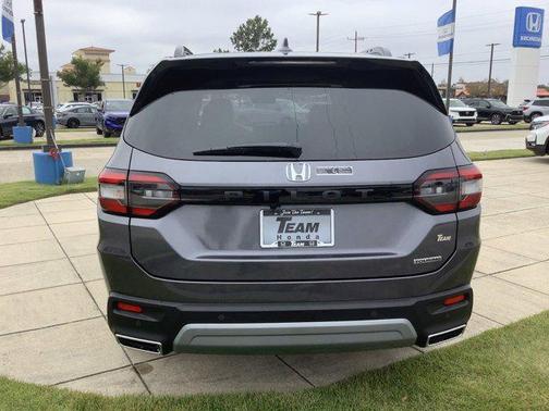 2025 Honda Pilot Touring 8-Passenger