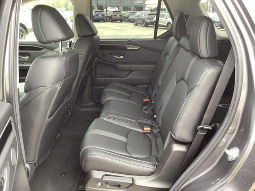 2025 Honda Pilot Touring 8-Passenger