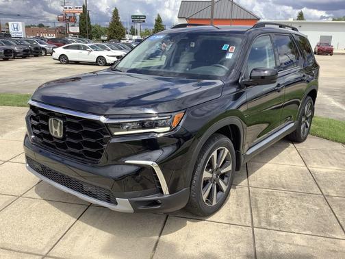 Crystal Black Pearl 2024 Honda Pilot Touring 8-Passenger