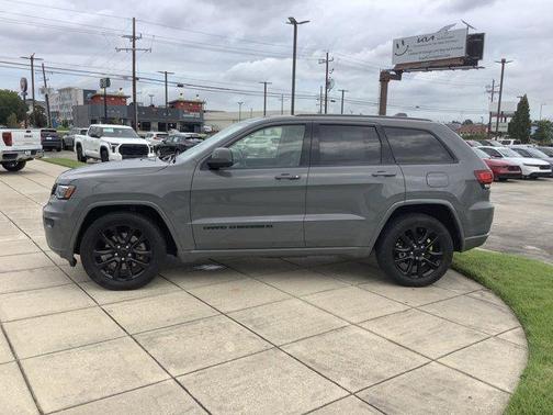 2022 Jeep Grand Cherokee Laredo