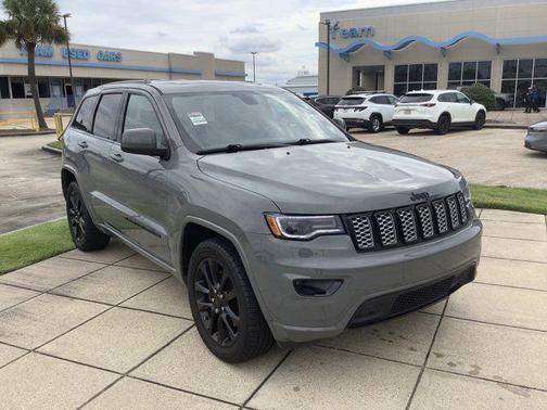 2022 Jeep Grand Cherokee Laredo