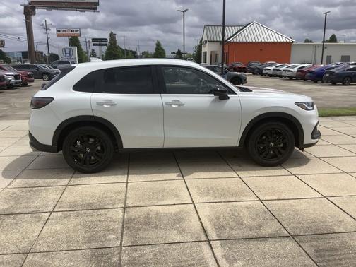 Platinum White Pearl 2027 Honda HR-V Sport