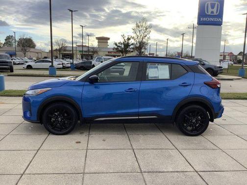 2023 Nissan Kicks SR