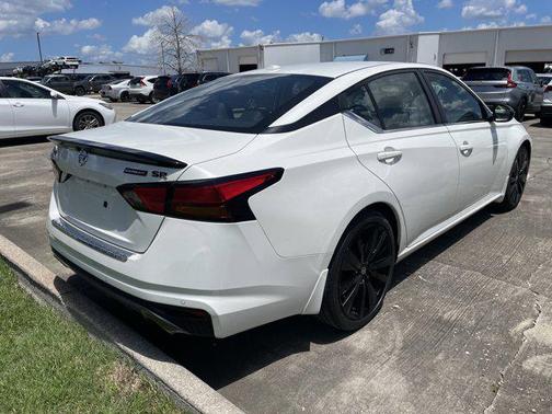 2022 Nissan Altima SR FWD