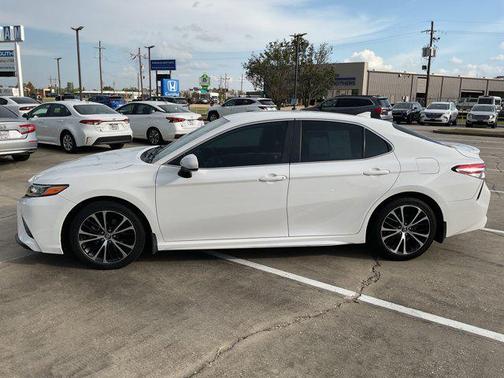 2020 Toyota Camry SE