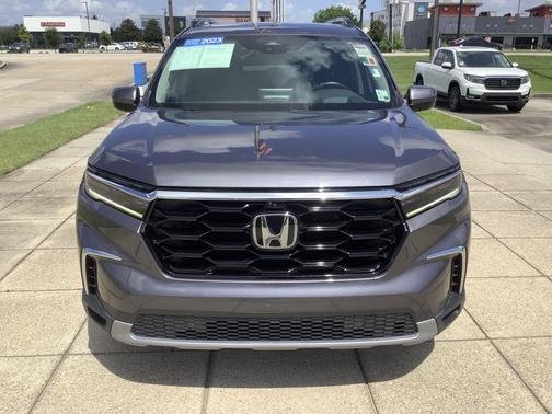Gray 2023 Honda Pilot AWD Elite