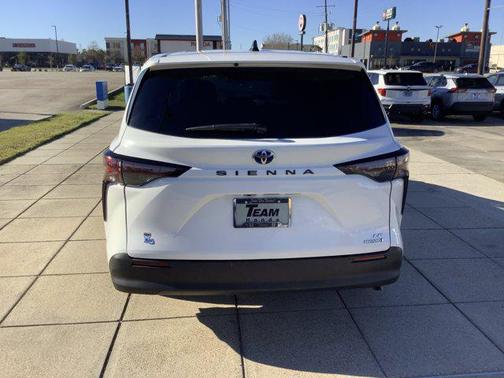 2024 Toyota Sienna LE