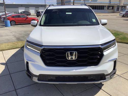 2025 Honda Pilot Touring 8-Passenger