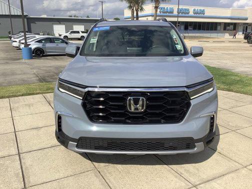 2023 Honda Pilot Touring 8-Passenger