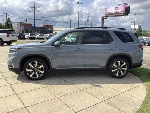 2023 Honda Pilot Touring 8-Passenger