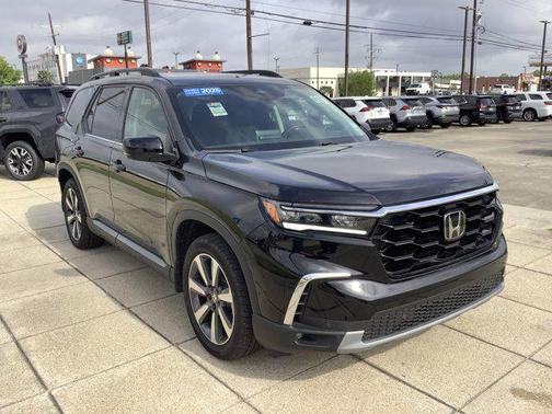 Crystal Black Pearl 2025 Honda Pilot Touring 8-Passenger