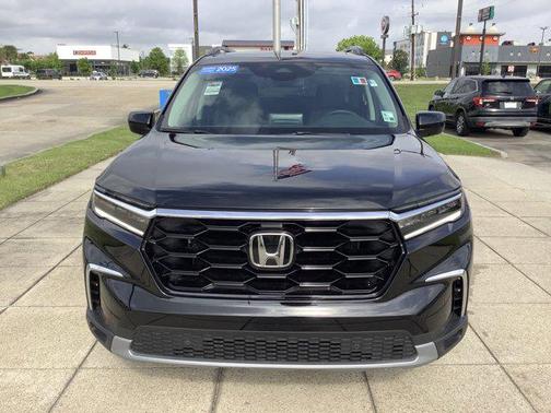 Crystal Black Pearl 2025 Honda Pilot Touring 8-Passenger