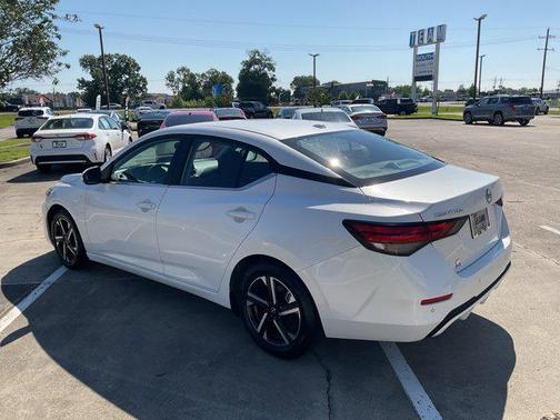 Aspen White Tricoat 2024 Nissan Sentra SV