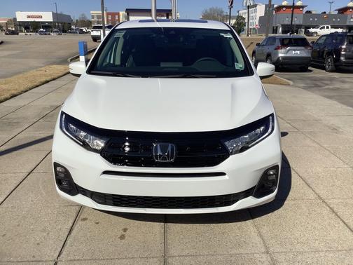 Platinum White Pearl 2026 Honda Odyssey Touring