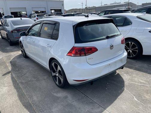 2015 Volkswagen Golf GTI 2.0T SE 4-Door