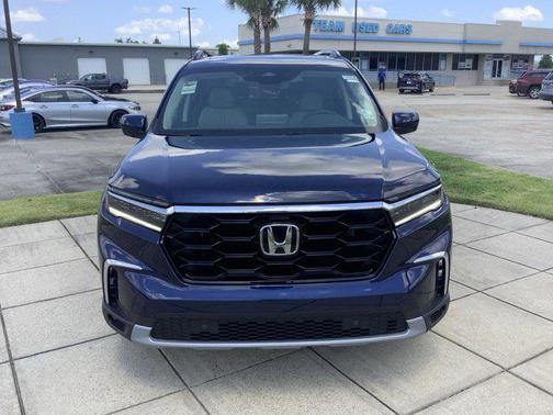 2025 Honda Pilot Touring 8-Passenger