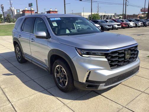Lunar Silver Metallic 2023 Honda Pilot 2WD EX-L 8 Passenger