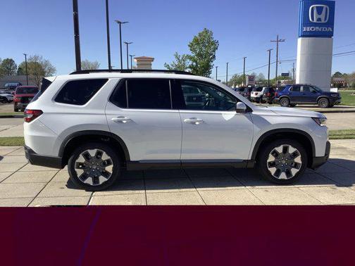 Platinum White Pearl 2026 Honda Pilot Touring 8-Passenger