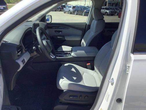 2025 Honda Pilot Touring 8-Passenger