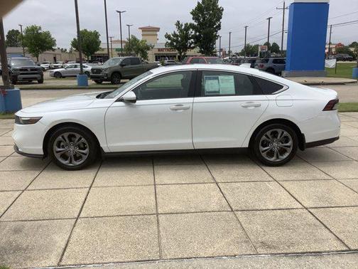 White 2023 Honda Accord EX