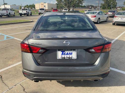 2021 Nissan Altima SR FWD