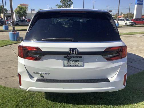 Platinum White Pearl 2026 Honda Odyssey EX-L