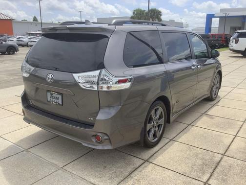 Predawn Gray Mica 2018 Toyota Sienna SE