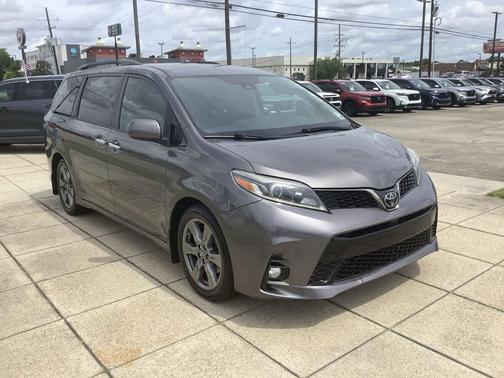 Predawn Gray Mica 2018 Toyota Sienna SE