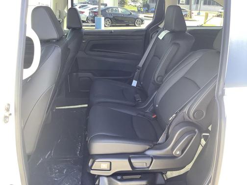 Platinum White Pearl 2026 Honda Odyssey EX-L